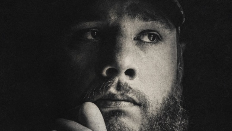 Luke Combs - Sleepless in a Hotel Room