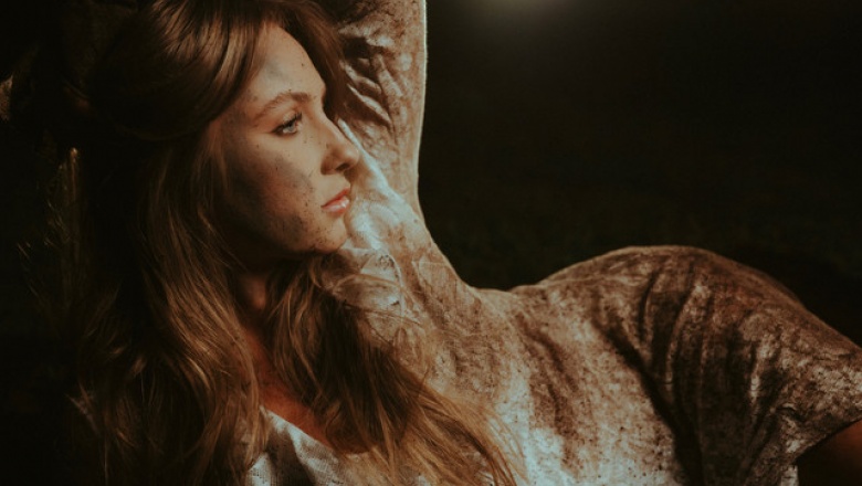 Ashley Kutcher - Useless