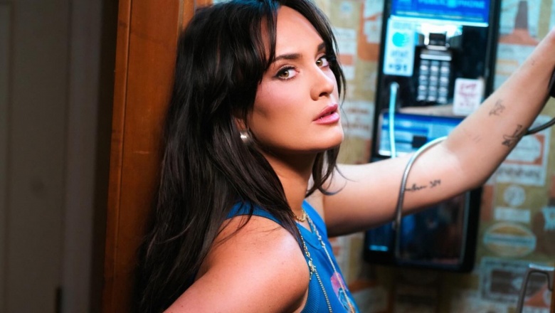 Sophia Scott le puso imagenes a Miss Me Now