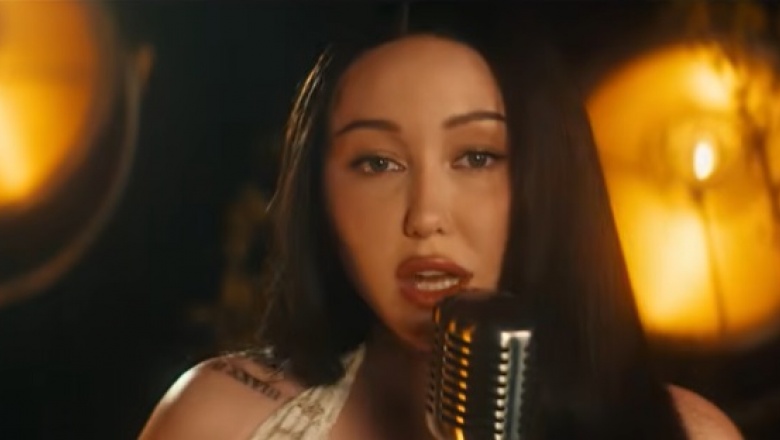 Noah Cyrus suma su voz a la historia de Reminders of Him