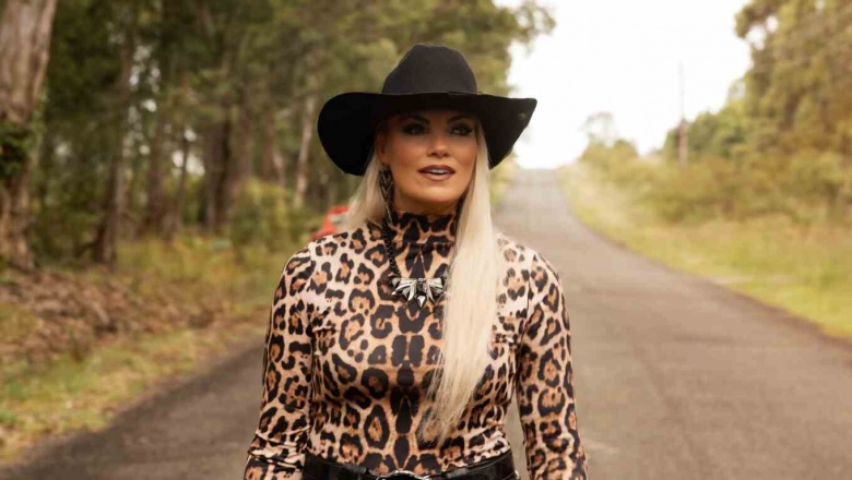 "Burn It Down": El nuevo video de Hayley Jensen tras su éxito en los charts australianos.