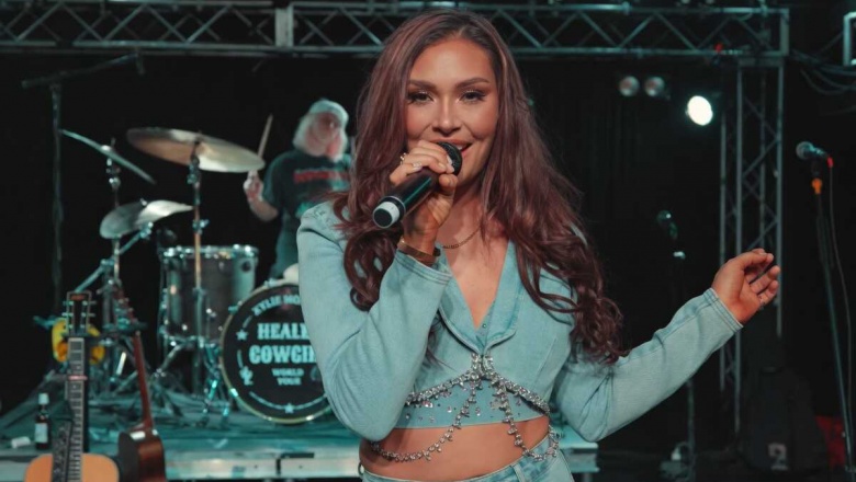 Kylie Morgan convierte el despecho en comedia en “Love And Country Music”