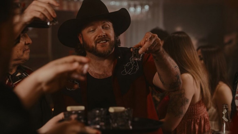 Matt Lang comparte el visual “Break the Bronco”