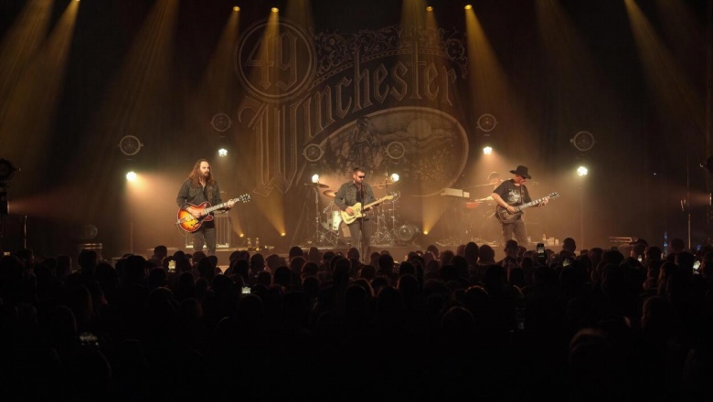 49 Winchester estrena versión en vivo de "Hillbilly Daydream" grabada en Londres