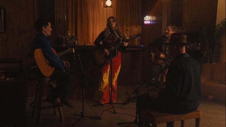 Ashland Craft estrena una versión acústica de “Dive Bar Beauty Queen”