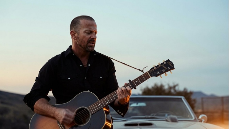 “Headlights”, el recuerdo de un viejo amor en la voz de Kip Moore
