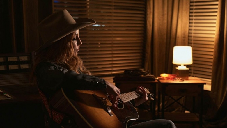Ashley Monroe y el deseo de dejarse llevar en “Steal”