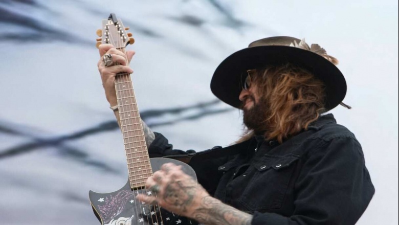 Billy Ray Cyrus rinde homenaje a las leyendas del country en “Tip Your Hat”