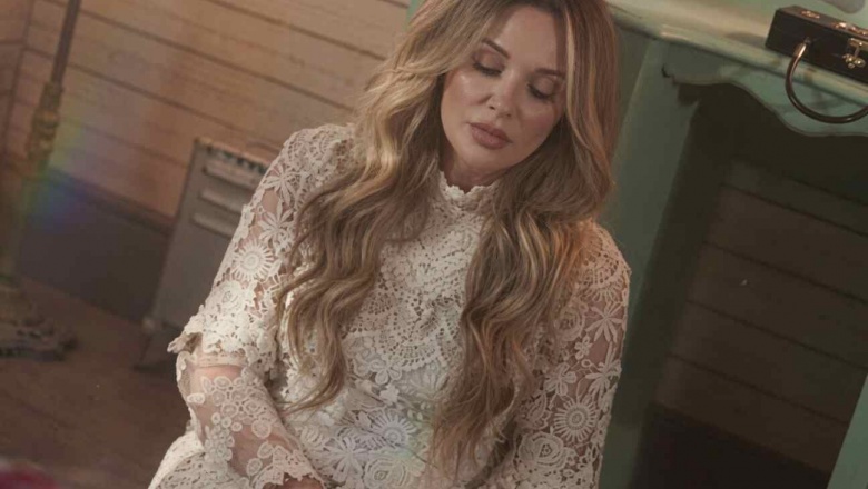 Carly Pearce comparte una historia agridulce en “Happy For Myself”