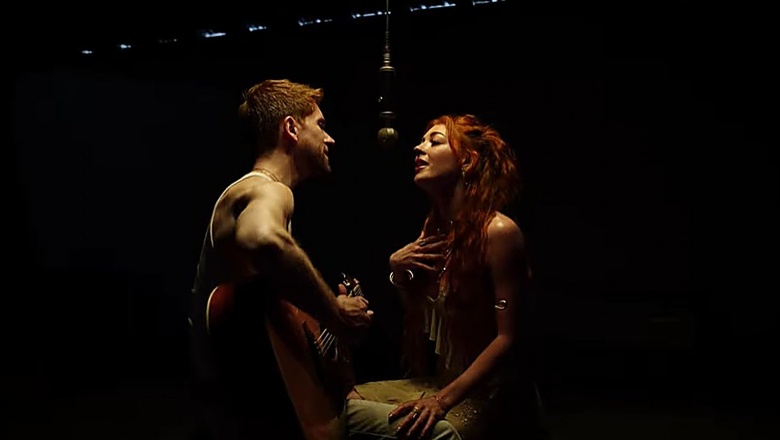 Myles Erlick y Heather Carpenter, juntos en una versión acústica de “Little Bit More”