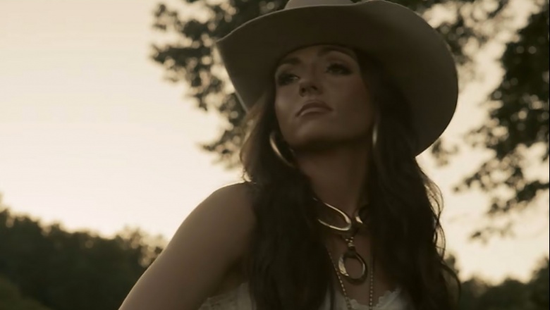 “Truck Bed”, el canto country de Payton Howie al romance sin lujos ni testigos