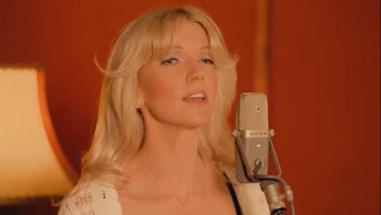 Harriet presenta su versión de “Take Me Home, Country Roads”