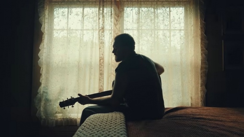 Jackson Dean le da un toque acústico a “Wildfire”
