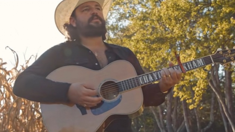 Chayce Beckham lleva “Today Feels Like Tonight” a un video musical