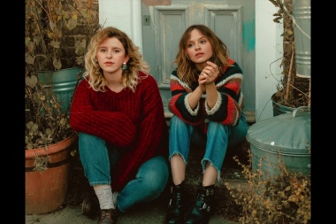 Las estrellas Gabrielle Aplin y  Hannah Grace se unen y comparten un hermoso tema 'December'