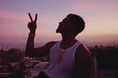 Usher lanzo una presentación visual para el track 'Peace Sign'