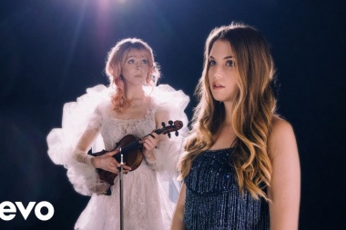 Valerie Broussard y Lindsey Stirling unen fuerzas para 'Deeper'