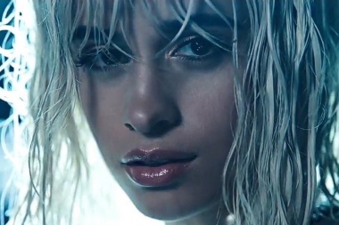 Mark Ronson y Camila Cabello protagonizan un cinematografico clip