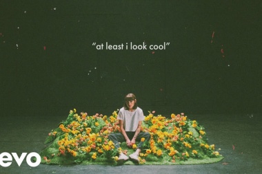 Sasha Sloan 'at least i look cool'