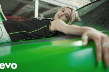 Lolo Zouaï 'Caffeine'