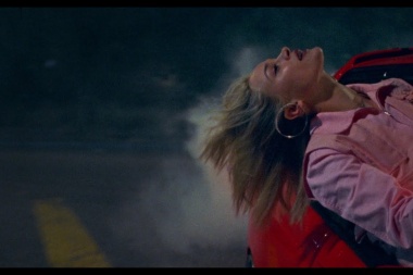 Lolo Zouaï anhela un 'Desafío' en su último lanzamiento R&B