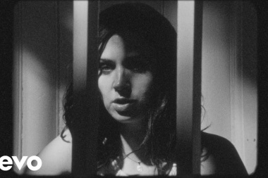 MØ 'Red Wine' junto a Empress Of