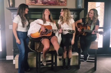 Nos gusta escuchar a Farewell Angelina