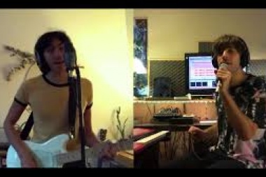 Siente y vive el rock argentino con Banda de turistas