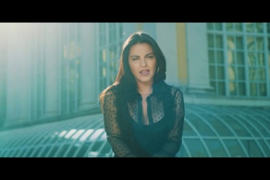 El talento, la belleza de Maite Perroni animan el clip 'Roma'