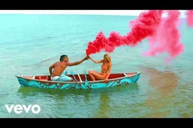 Jonas Blue What I Like About You junto a Theresa Rex