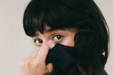 Foxes dejo caer las imagenes de su interesante single Friends In The Corner