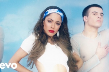 Tini dejo caer Duele junto a John C