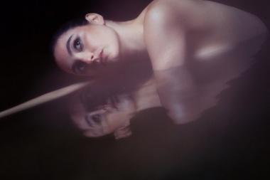 BANKS - Skinnydipped