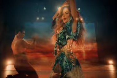 El talento, la sensualidad de Gloria Trevi animan el clip La Recaida junto a Timo Nuñez