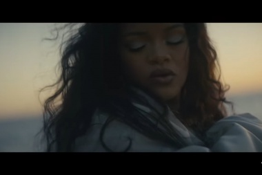 Rihanna libero una emocionante historia musical: Lift Me Up