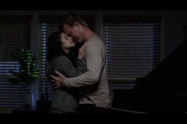 Siente y vive el Amor en Love Walks Through the Rain de Trace Adkins junto a Melissa Etheridge