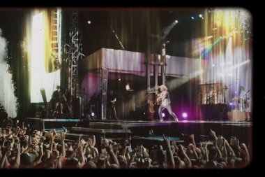 El artista country Dustin Lynch le puso imagenes a una historia genial: Stars Like Confetti