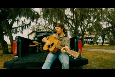 Conner Smith absorve el momento en Creek Will Rise