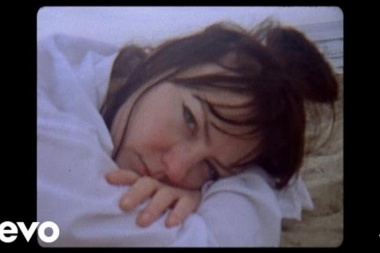 Angel Olsen presento una nueva historia de su proximo EP