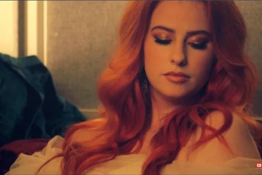 Con un viraje country, con un toque pop, Heart Less suena genial en la voz de Justine Blanchet