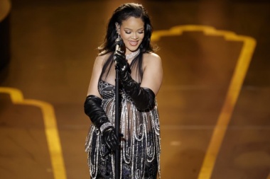 Flamante performance de Rihanna en los Oscars