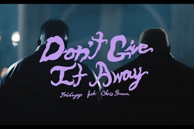 Fridayy y Chris Brown dejan caer un sexy video musical