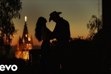 El artista country Jon Pardi sigue cosechando exitos con la linda historia de amor, Your Heart Or Mine