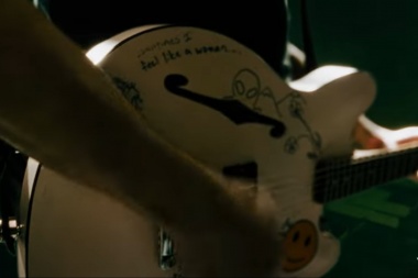 blink-182 rockea una emotiva balada que recorre sus mejores epocas