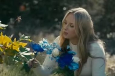 Echale un vistazo a Favorite Color de Ashley Kutcher