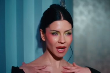 Marina, linda y talentosa, brilla en su nuevo visual: Butterfly