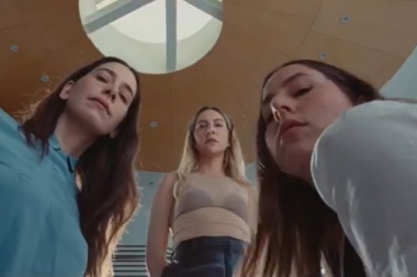 Haim le puso imagenes a Relationships
