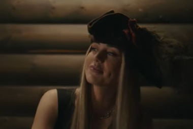 Checa la musica de la artista country Alli Walker