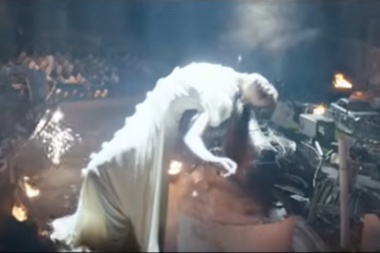 Ariana Grande deja caer las imagenes de Supernatural