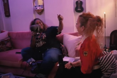 Ashley Monroe une voces con Brittney Spencer en Bitter Swisher Sweet